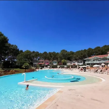 Moderne Grande Piscine Ocean Pinede Lacanau